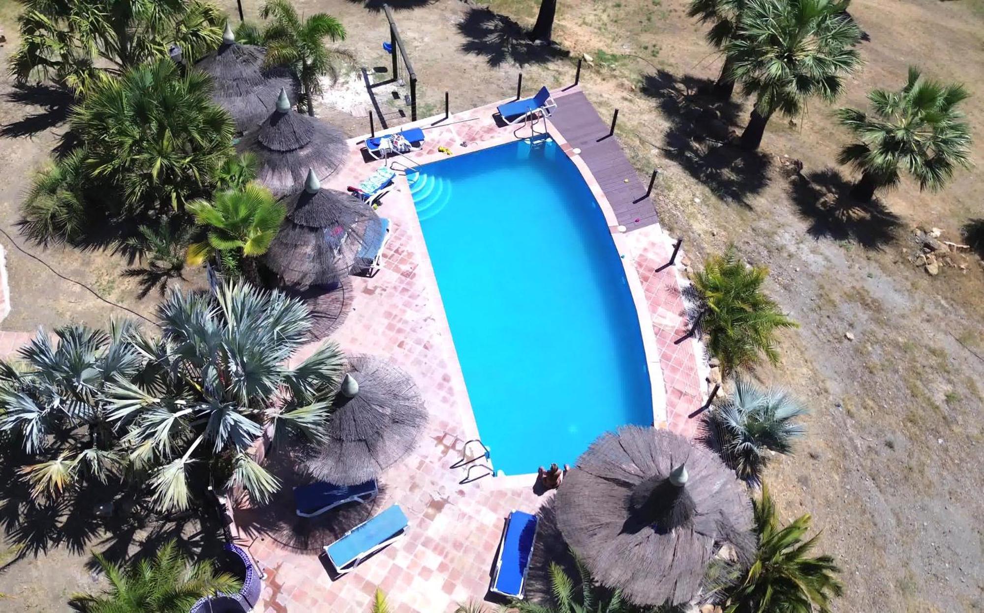 Rural Cottage, With Pool & Optional Private 6 Guests Jacuzzi トロクス エクステリア 写真